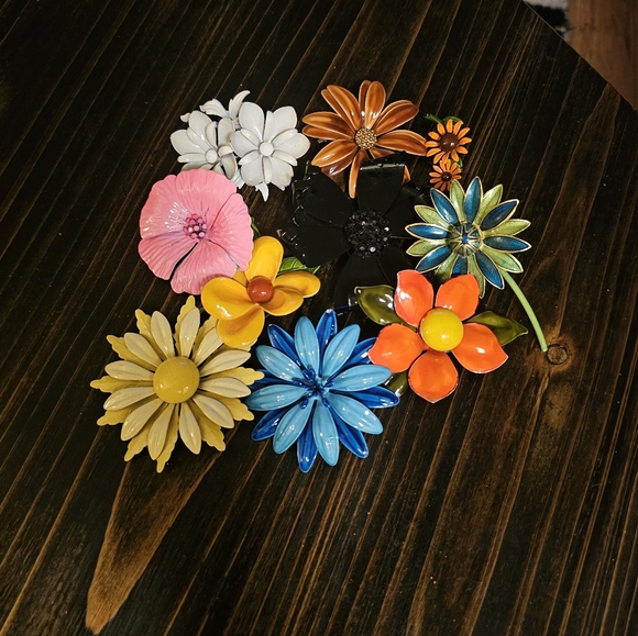 Flower Pin Bundle - Picture 12 of 12